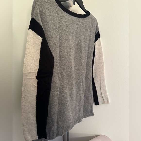 Velvet by Graham and Spencer Cashmere Colorblock Sweater, size XS - Picture 4 of 5